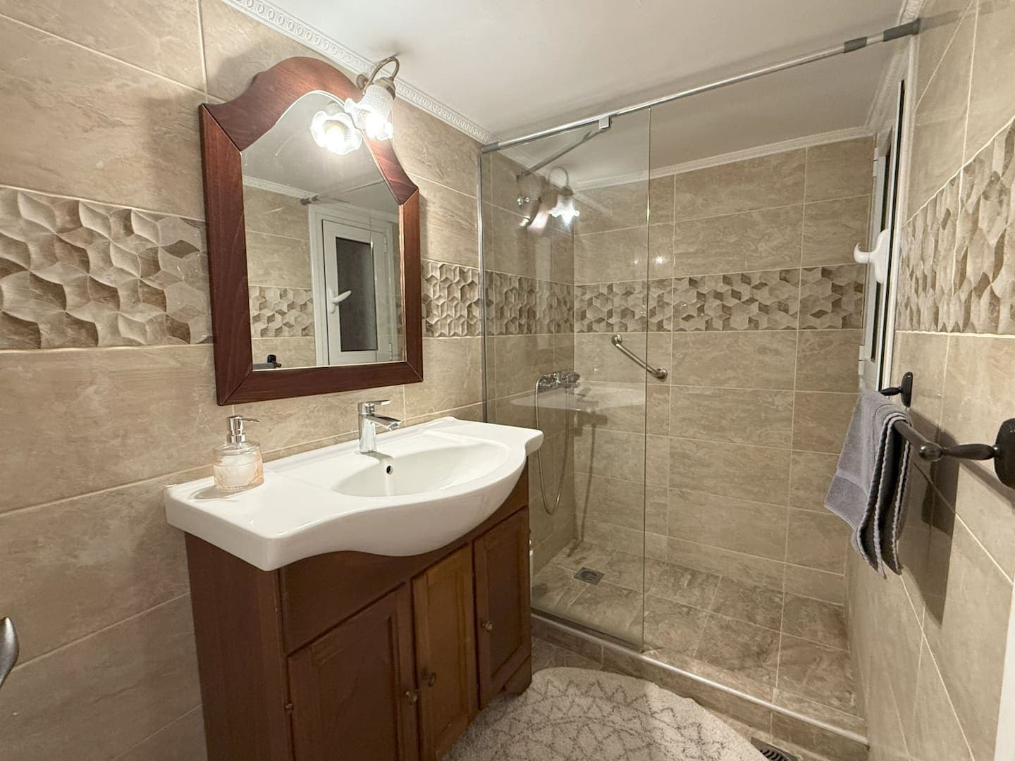 Entire Neoclassical House, 4BR across two floors photo 7