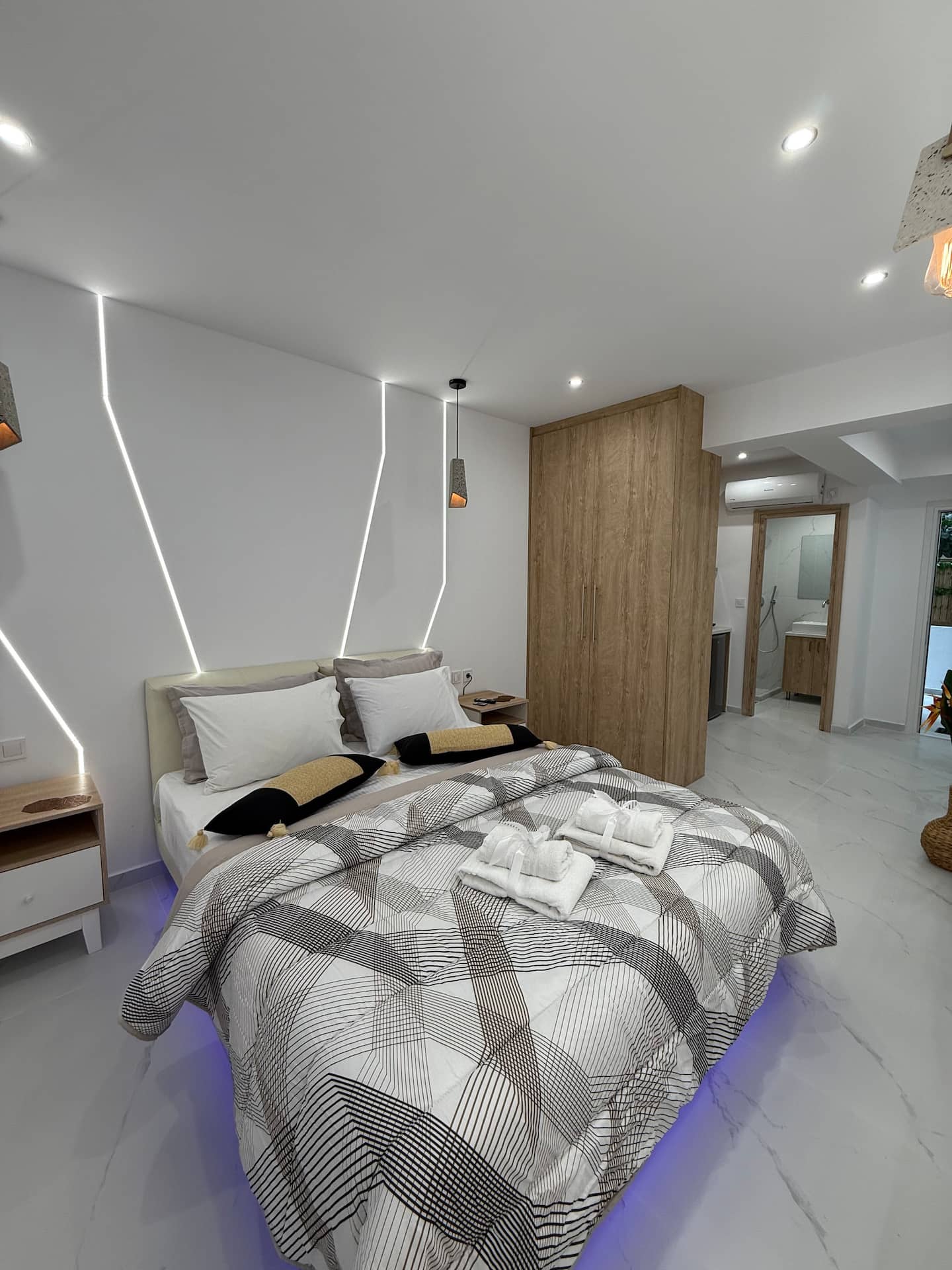 Stylish Athens Base near Acropolis & Metro photo 3