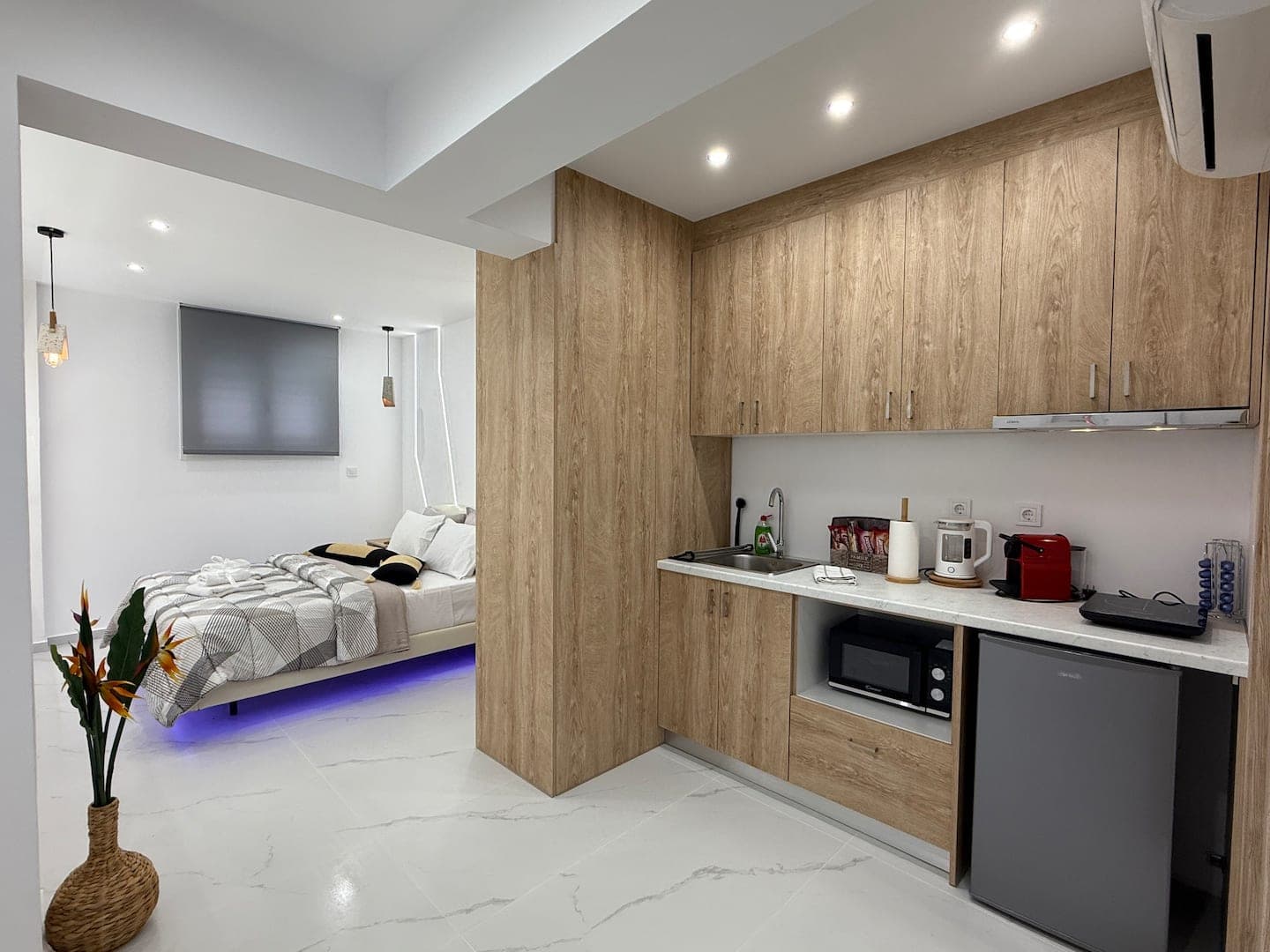 Stylish Athens Base near Acropolis & Metro photo 6