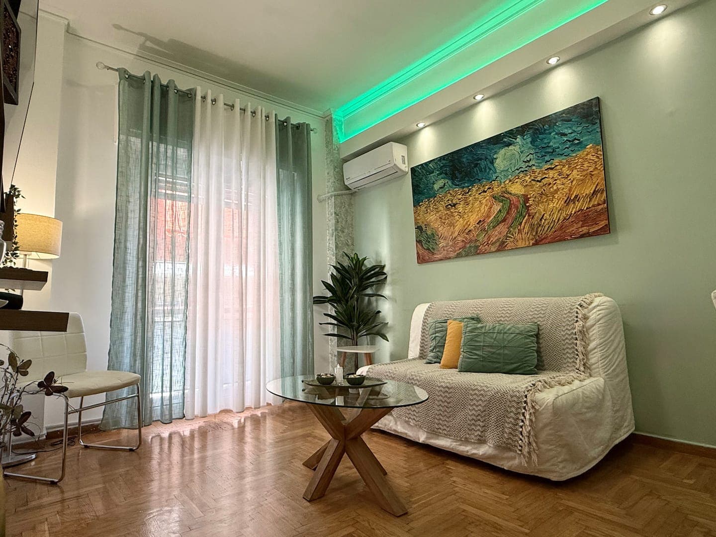 Cozy and Chic apt in the Center, 5 min Subway
