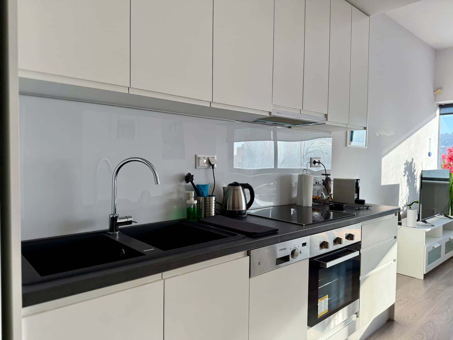 Modern Monastiraki Apartment w/ Parthenon view photo 4