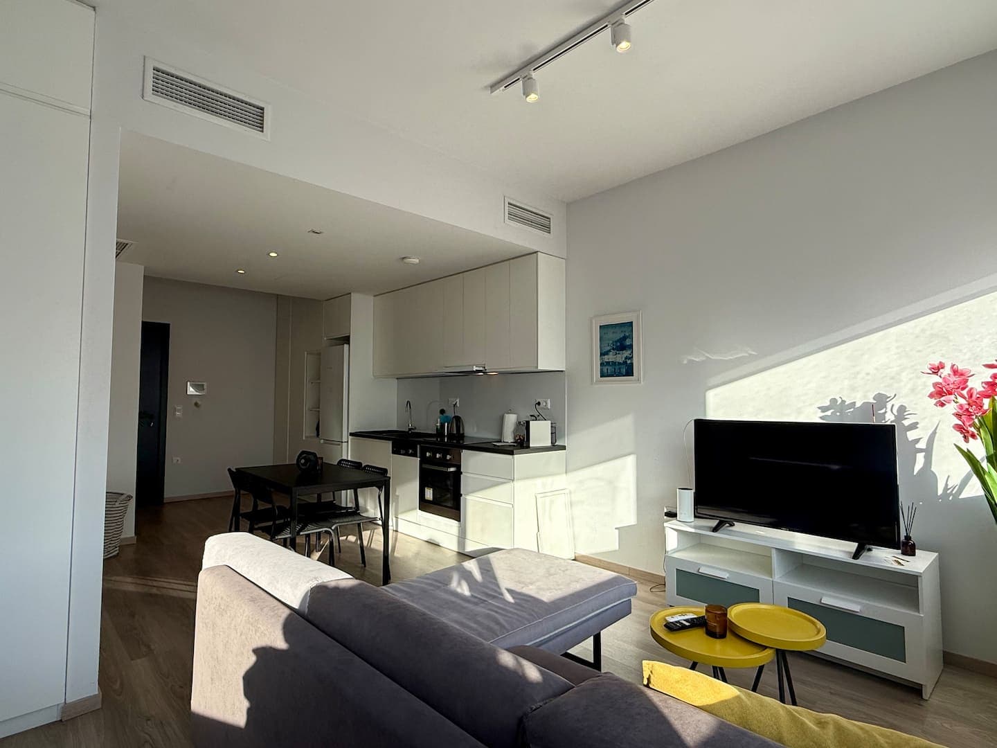 Modern Monastiraki Apartment w/ Parthenon view photo 5