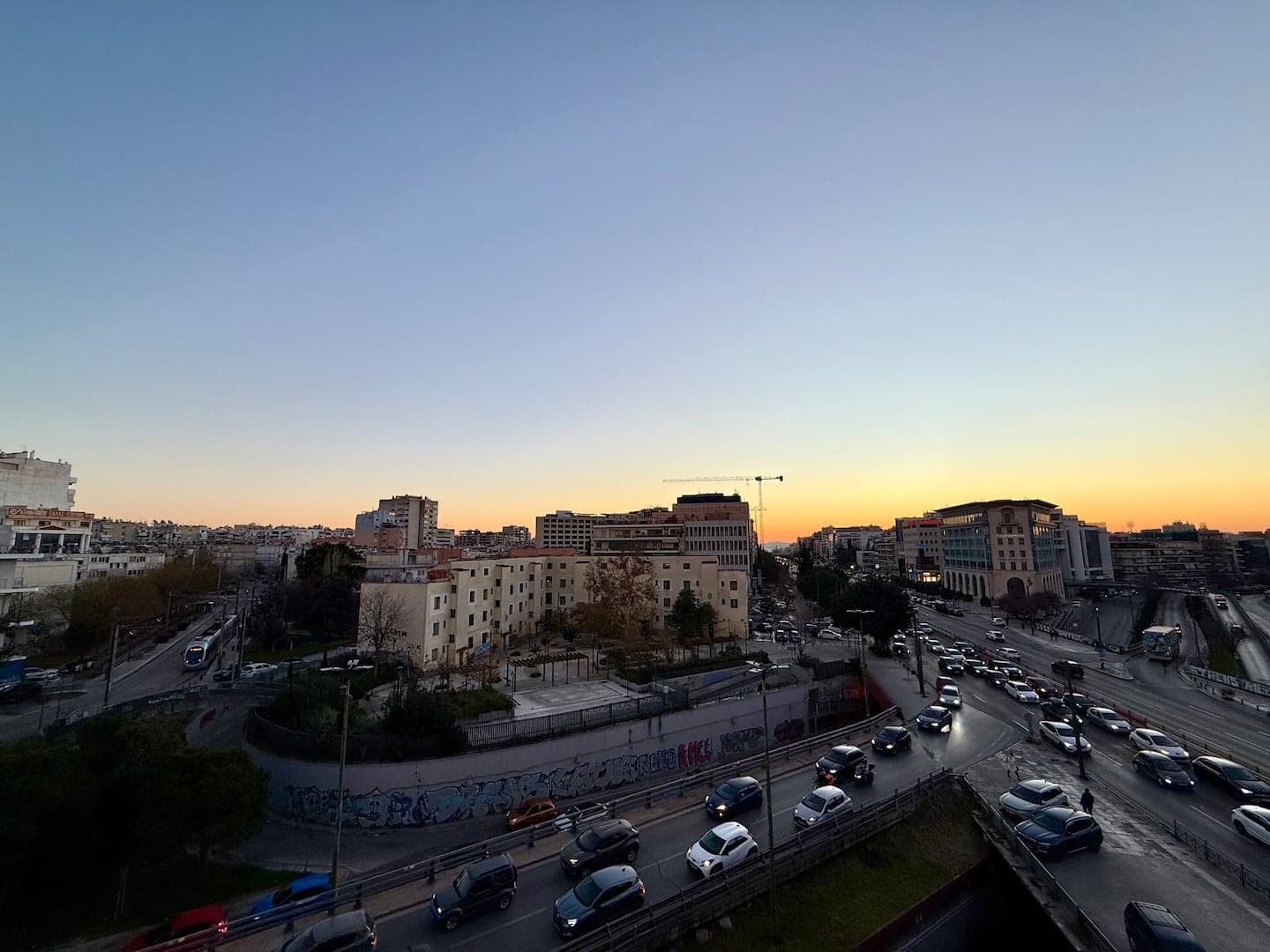 Modern 2BR | 2 min Metro | Walk to Acropolis photo 2