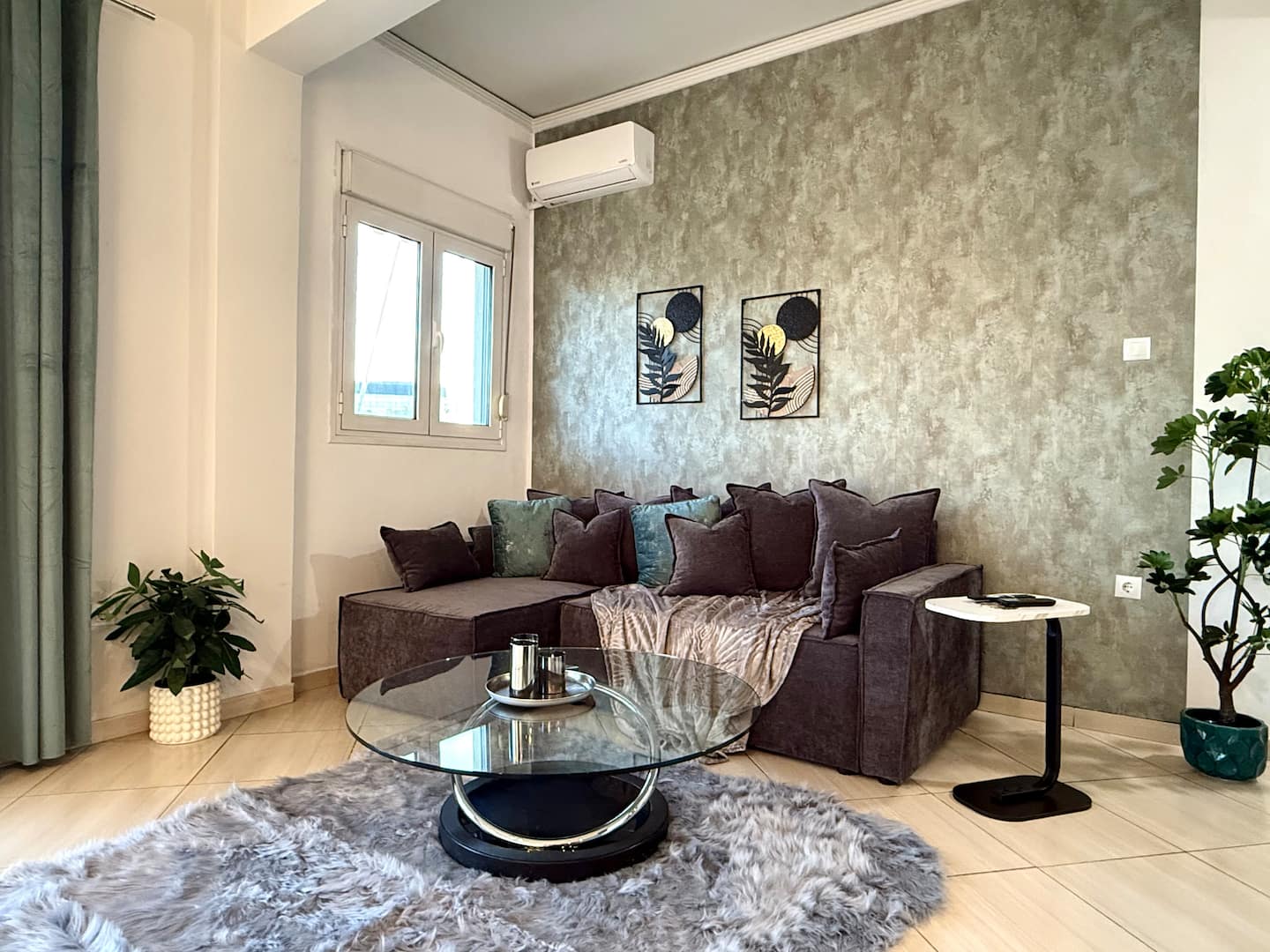 Modern 2BR | 2 min Metro | Walk to Acropolis photo 3