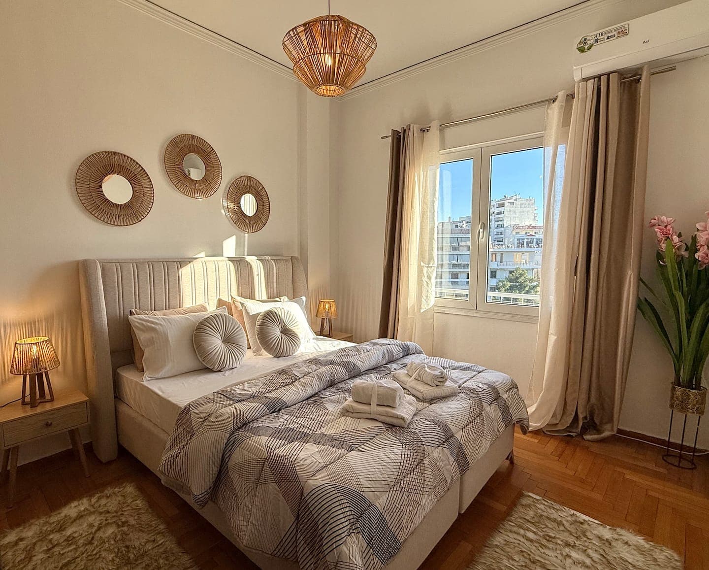 Modern 2BR | 2 min Metro | Walk to Acropolis photo 4
