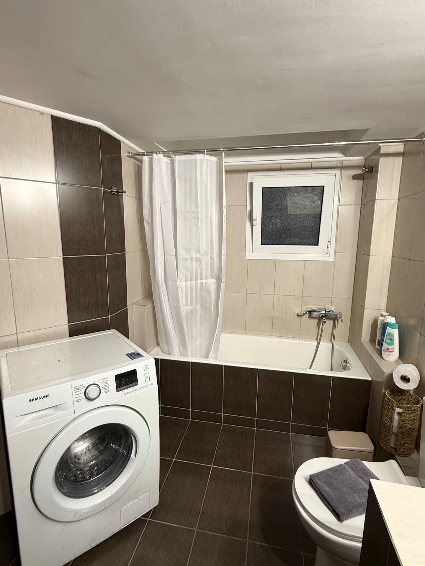 Modern 2BR | 2 min Metro | Walk to Acropolis photo 7