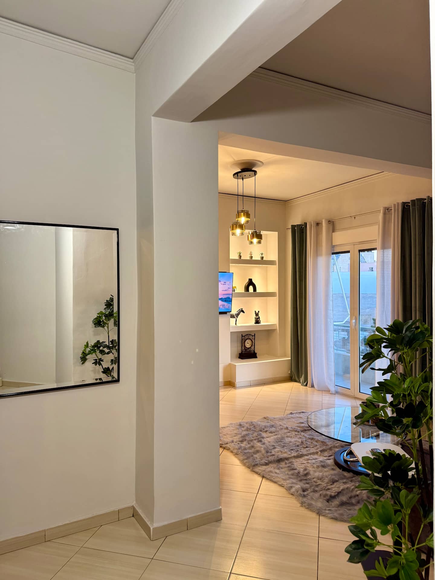Modern 2BR | 2 min Metro | Walk to Acropolis photo 8