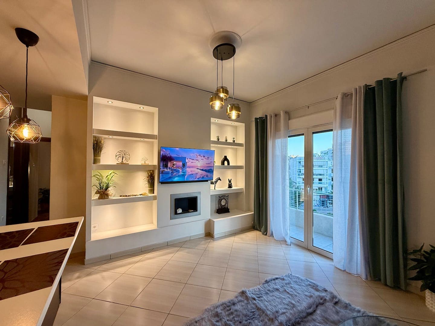 Modern 2BR | 2 min Metro | Walk to Acropolis photo 9
