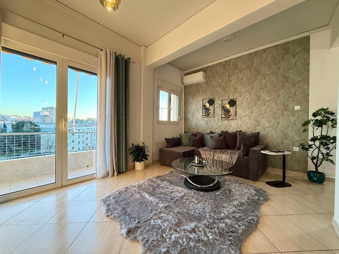 Modern 2BR | 2 min Metro | Walk to Acropolis photo 10
