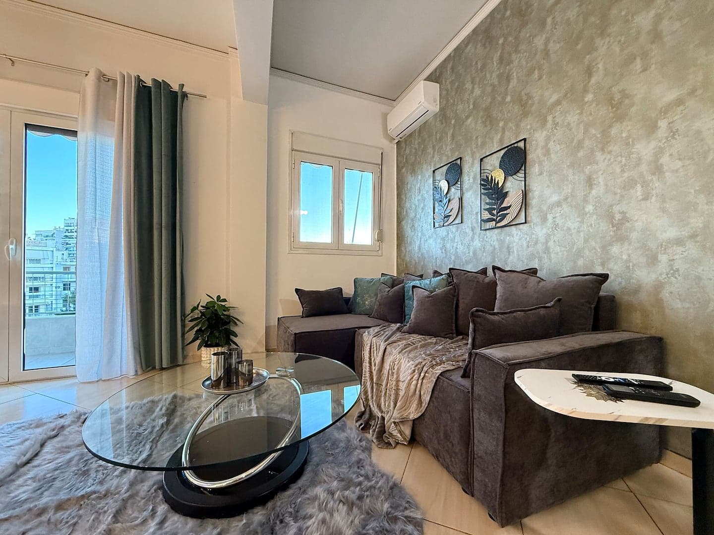 Modern 2BR | 2 min Metro | Walk to Acropolis photo 11