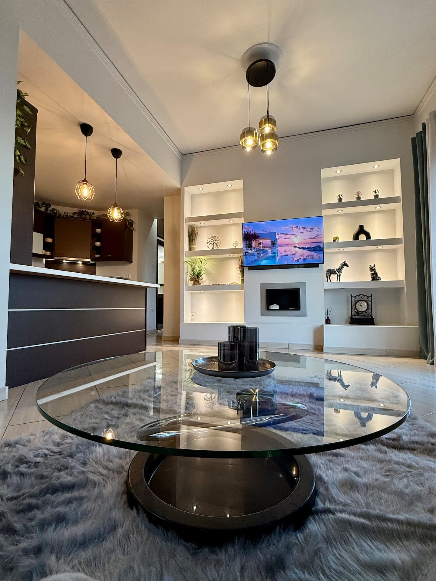 Modern 2BR | 2 min Metro | Walk to Acropolis photo 12