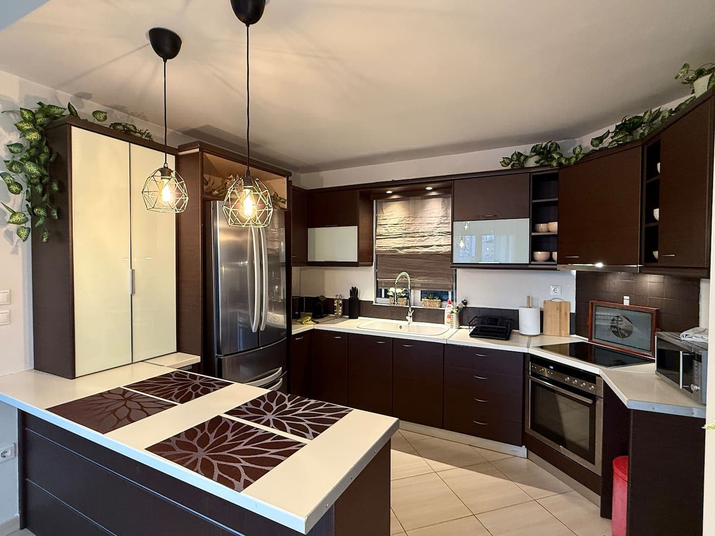 Modern 2BR | 2 min Metro | Walk to Acropolis photo 14