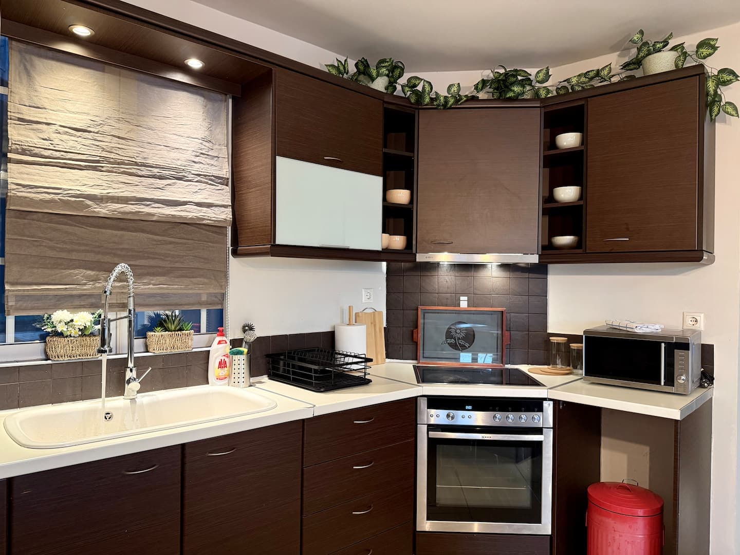 Modern 2BR | 2 min Metro | Walk to Acropolis photo 15