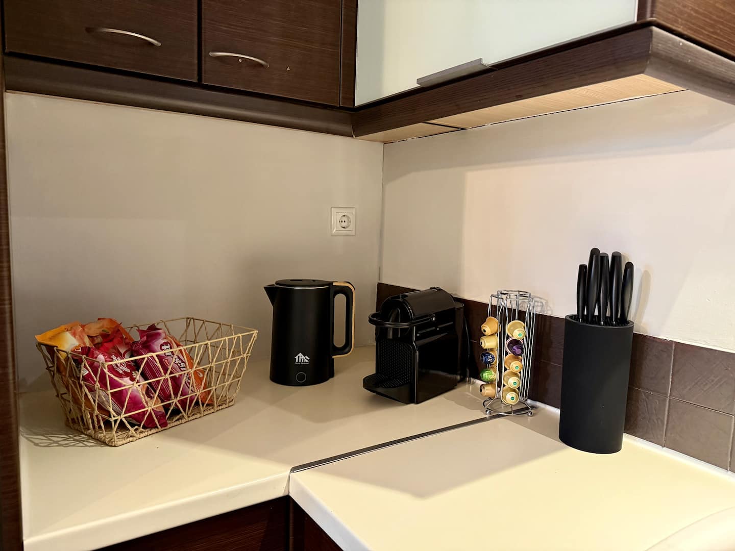 Modern 2BR | 2 min Metro | Walk to Acropolis photo 16