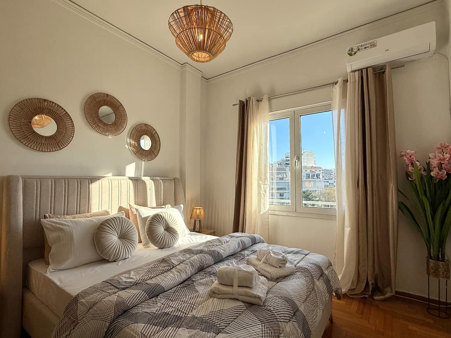 Modern 2BR | 2 min Metro | Walk to Acropolis photo 17