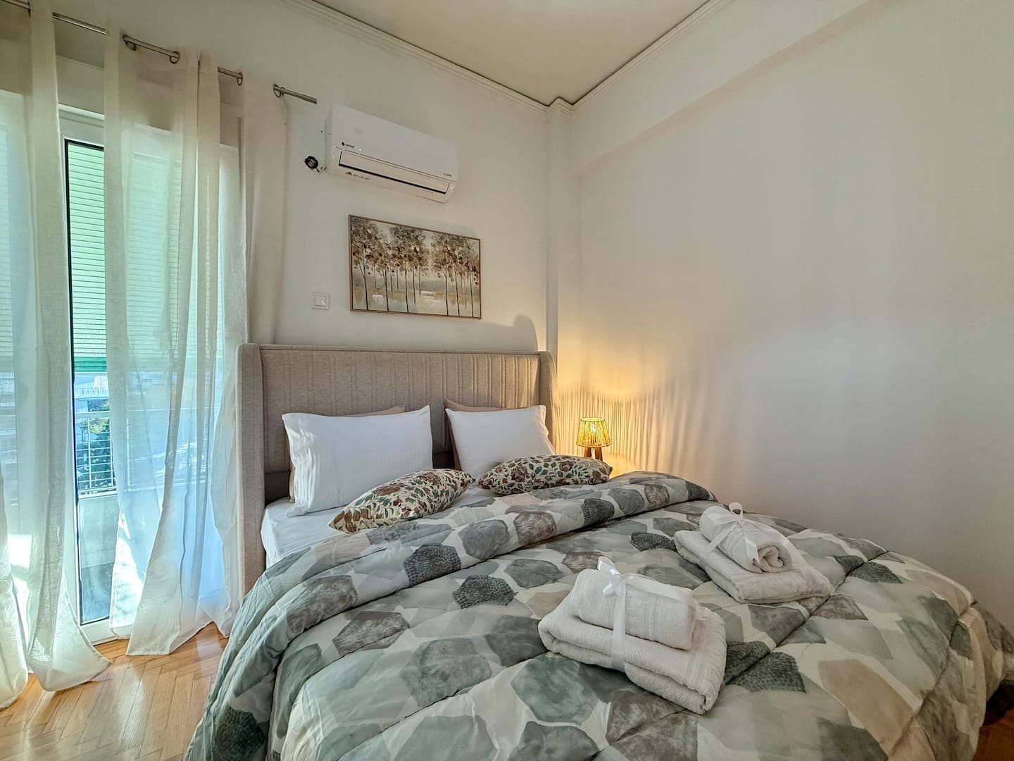 Modern 2BR | 2 min Metro | Walk to Acropolis photo 22
