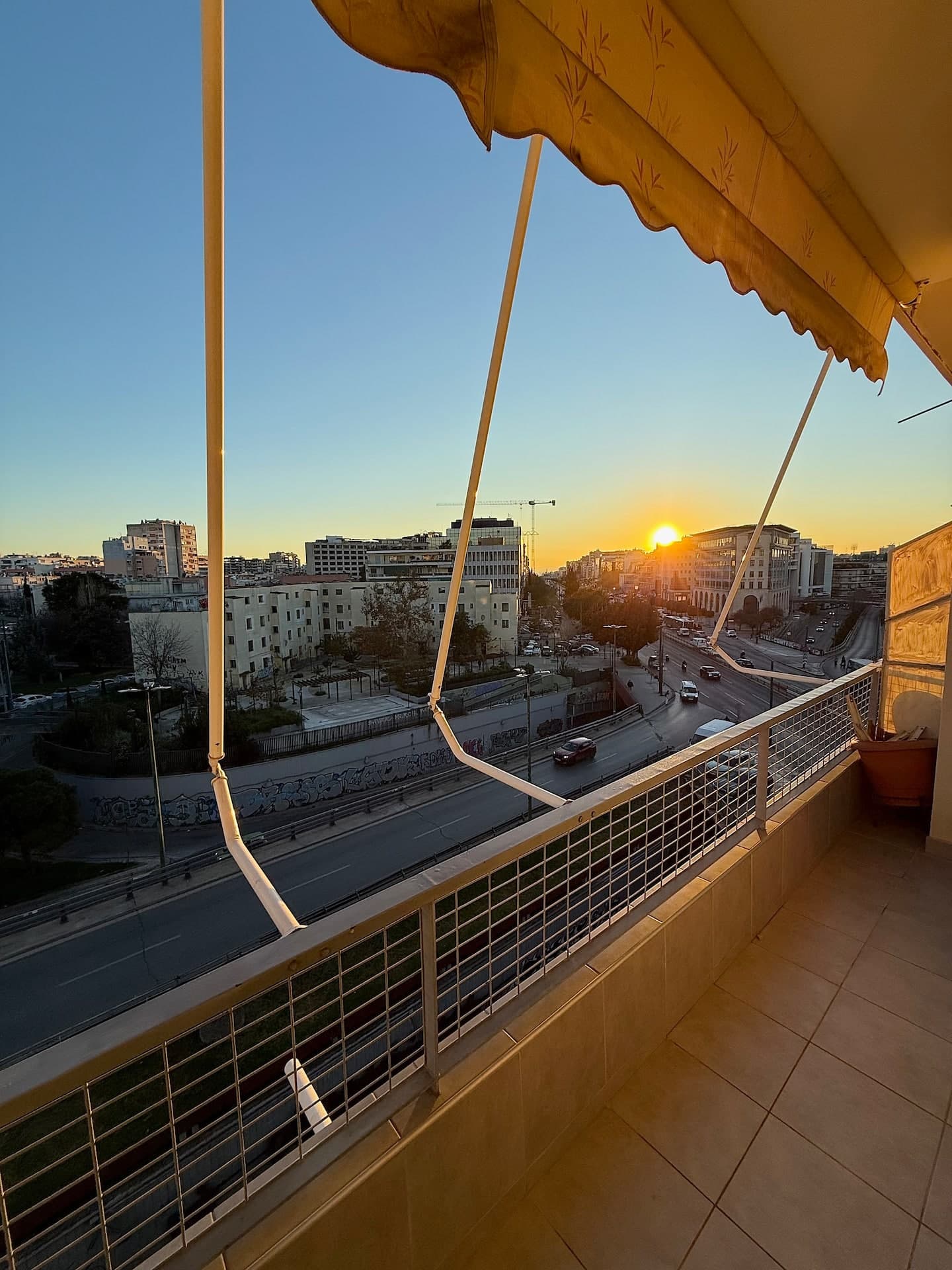 Modern 2BR | 2 min Metro | Walk to Acropolis photo 27