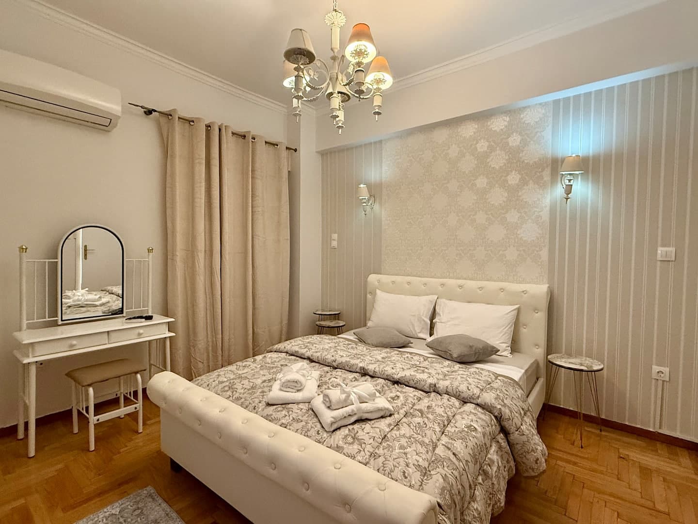 Acropolis Museum Elegant 2BR Apartment