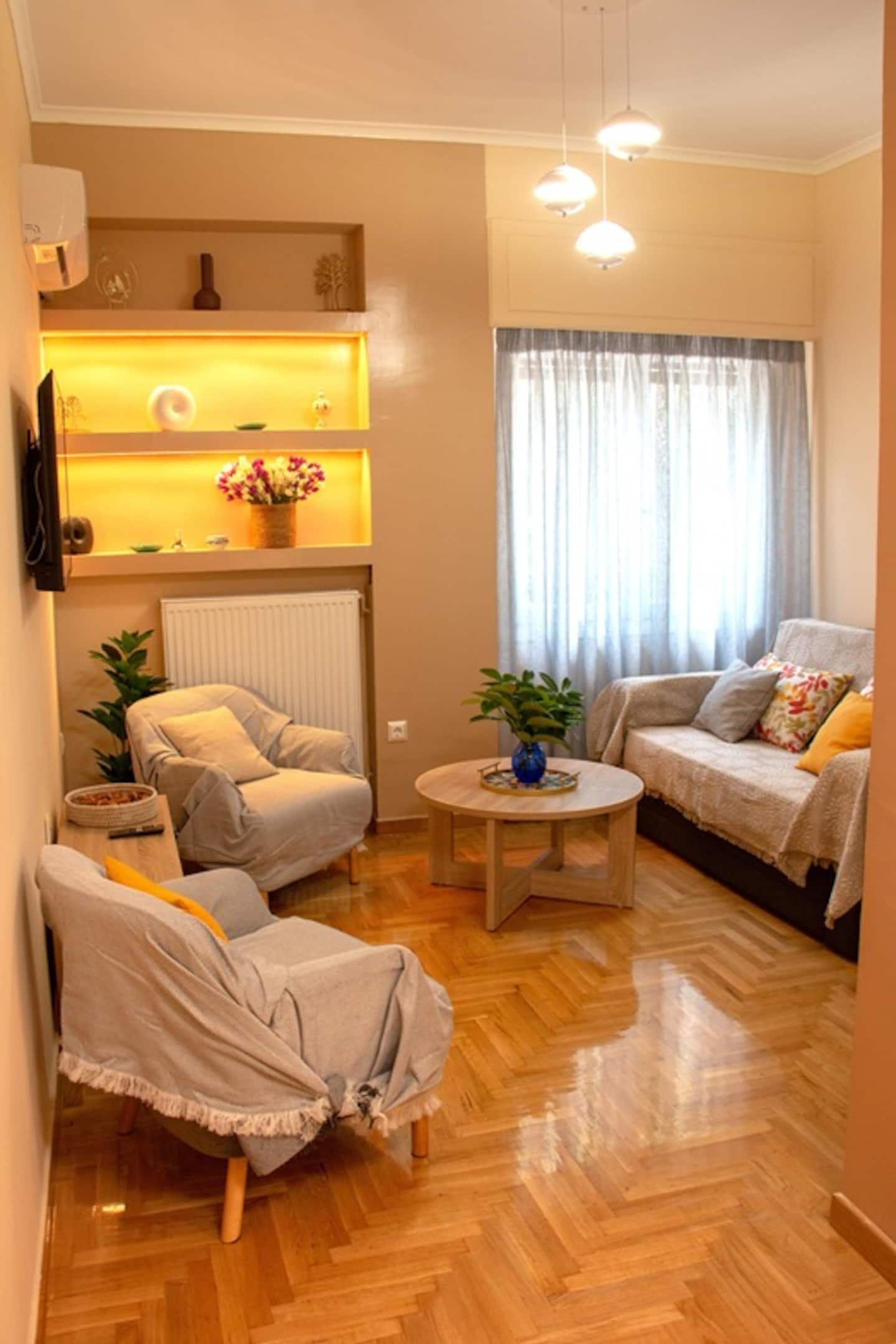 Bright Apt | Quiet | Near Metro | Fast WiFi