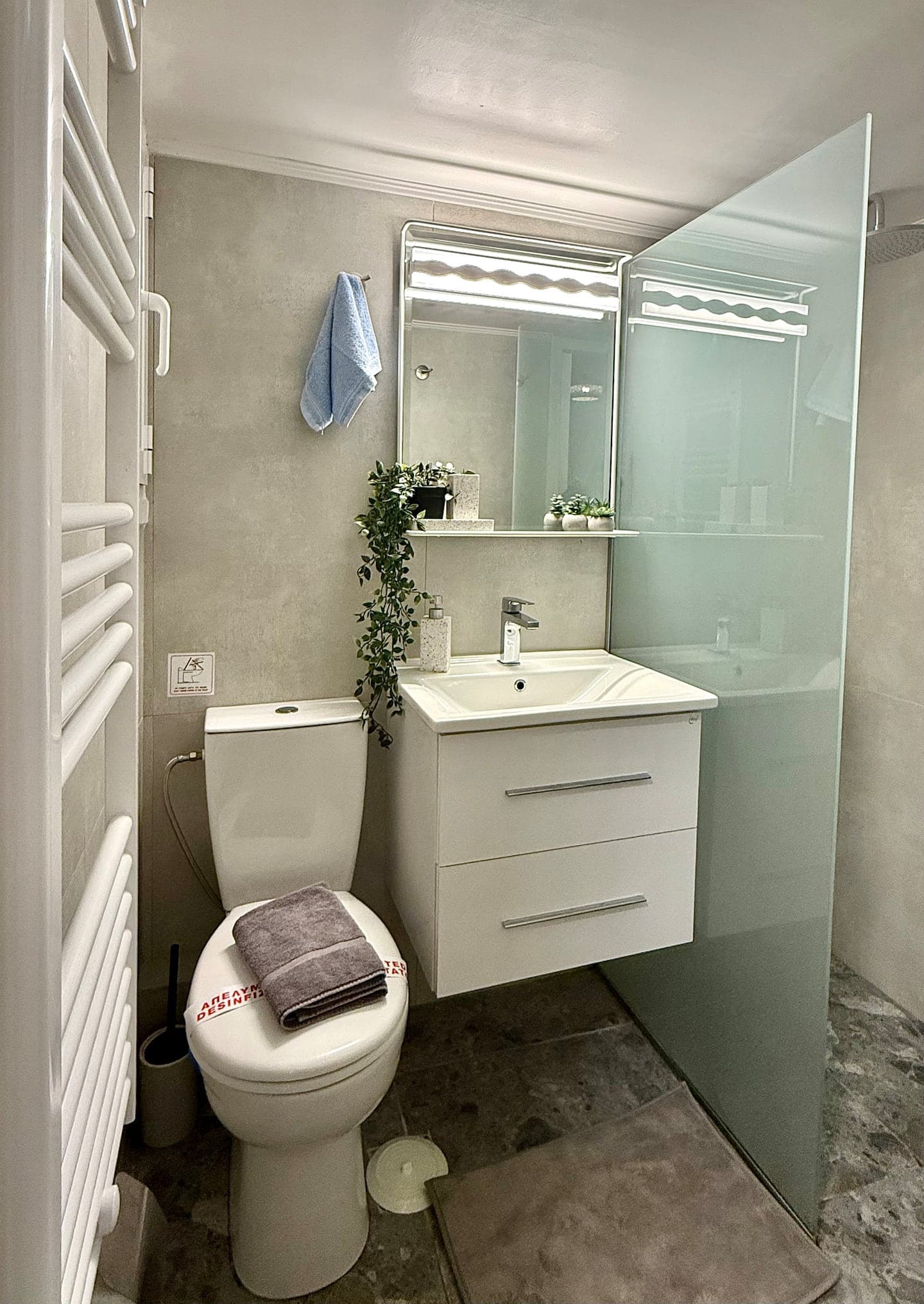 Bright Apt | Quiet | Near Metro | Fast WiFi photo 5
