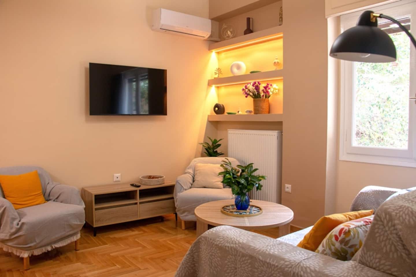 Bright Apt | Quiet | Near Metro | Fast WiFi photo 17