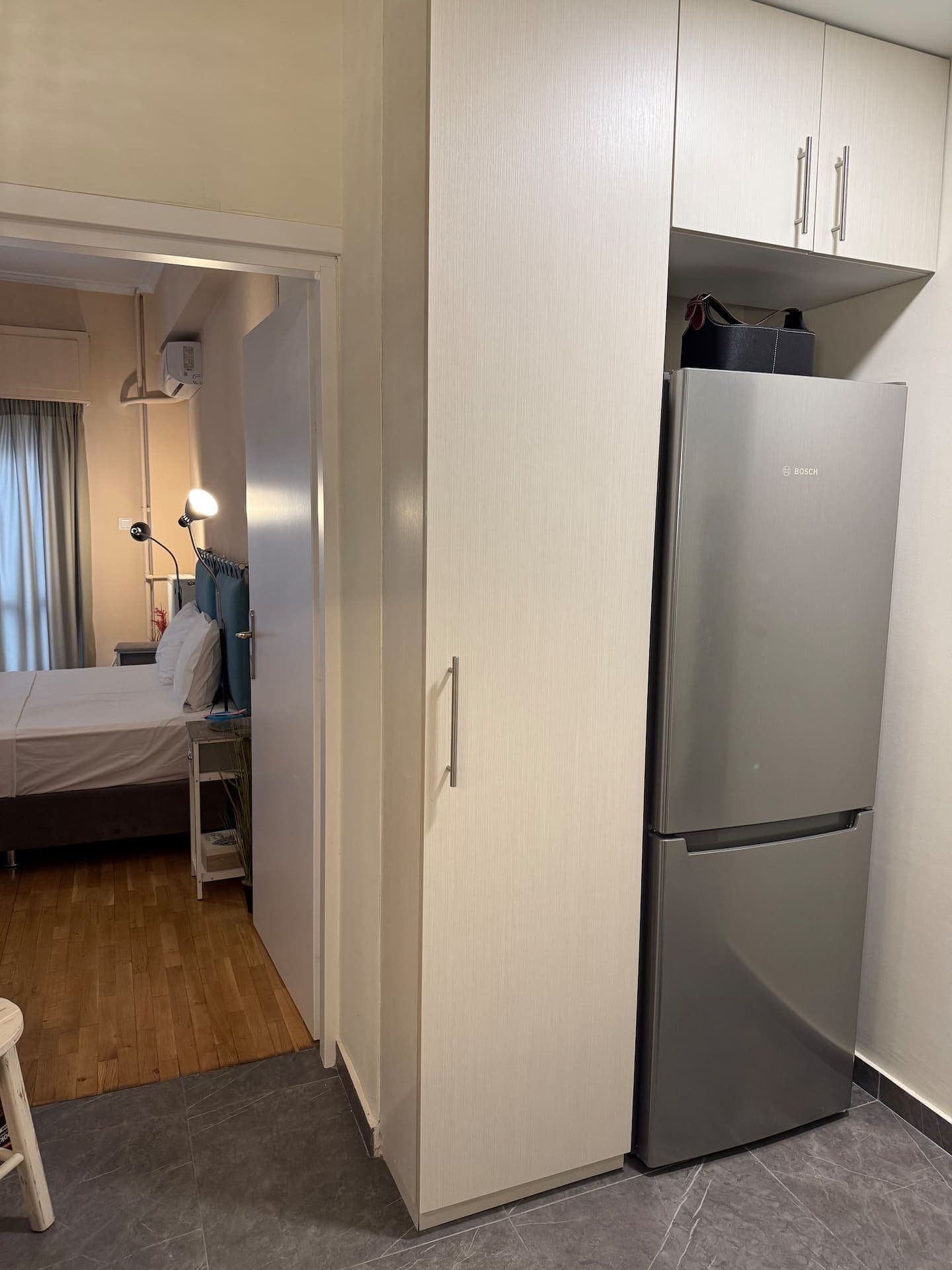 Bright Apt | Quiet | Near Metro | Fast WiFi photo 19