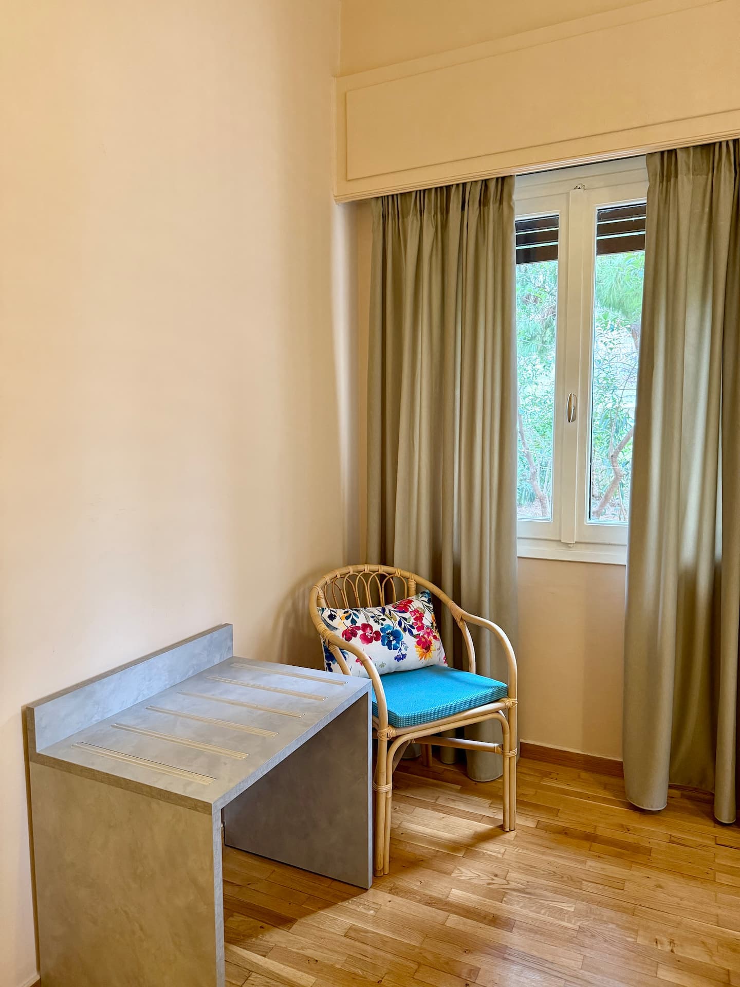 Bright Apt | Quiet | Near Metro | Fast WiFi photo 21