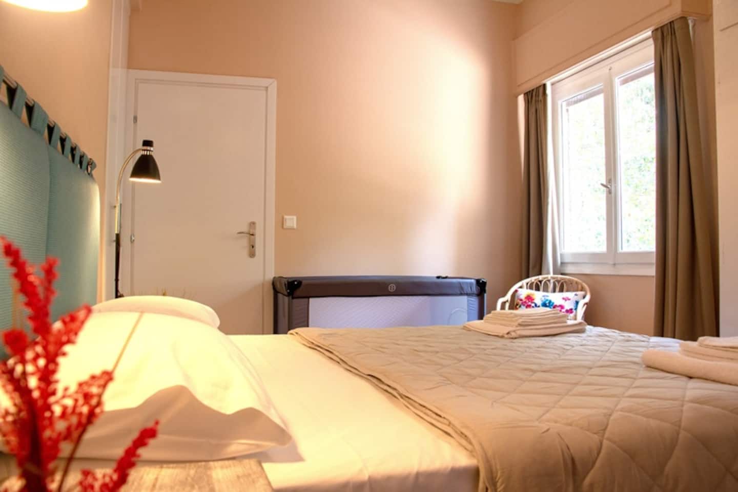 Bright Apt | Quiet | Near Metro | Fast WiFi photo 22