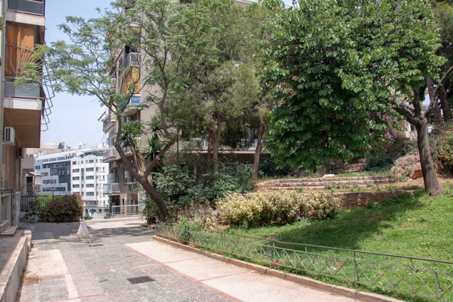 Bright Apt | Quiet | Near Metro | Fast WiFi photo 24