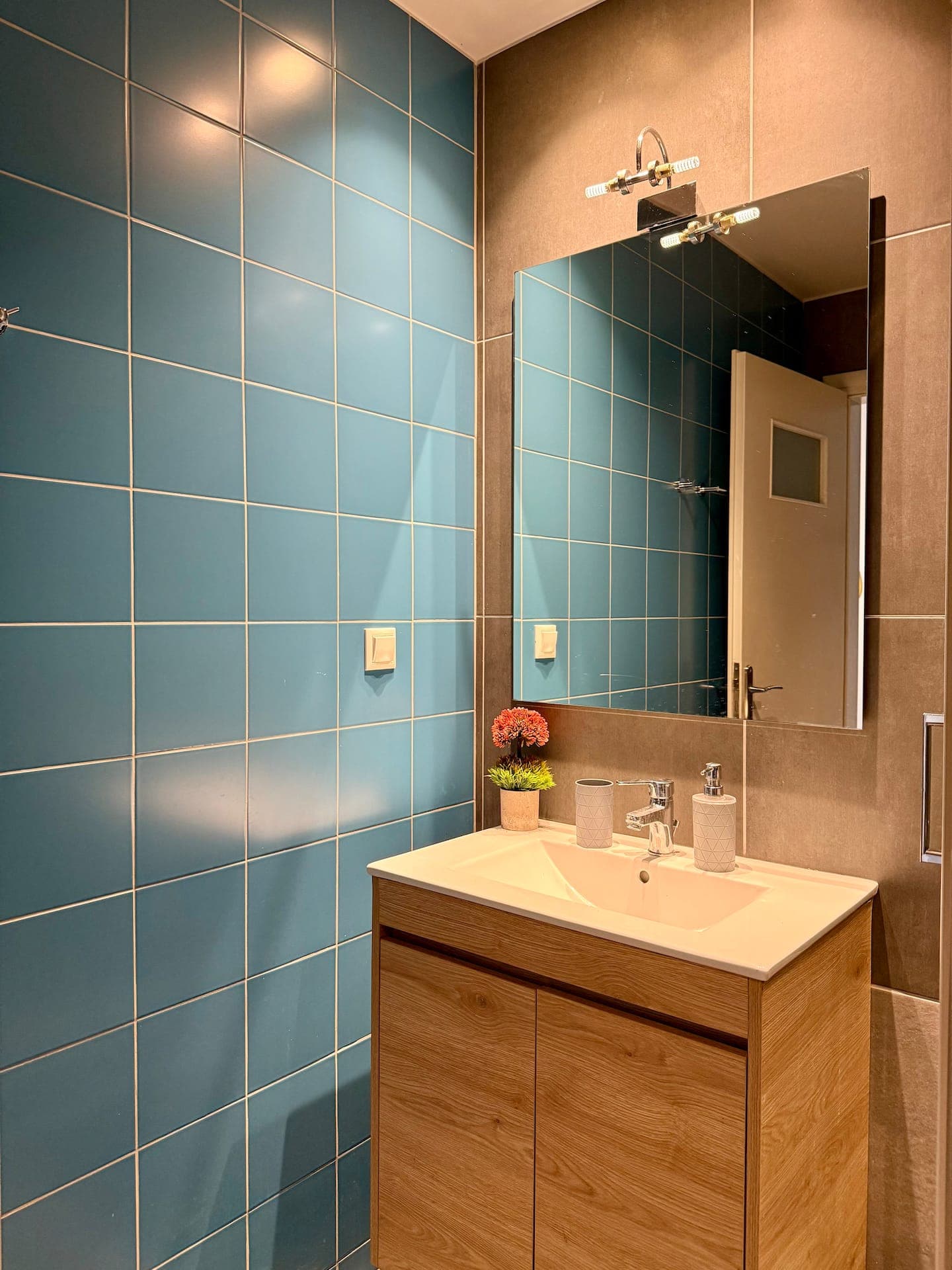 Stylish Apartment | 5 min to Monastiraki photo 12