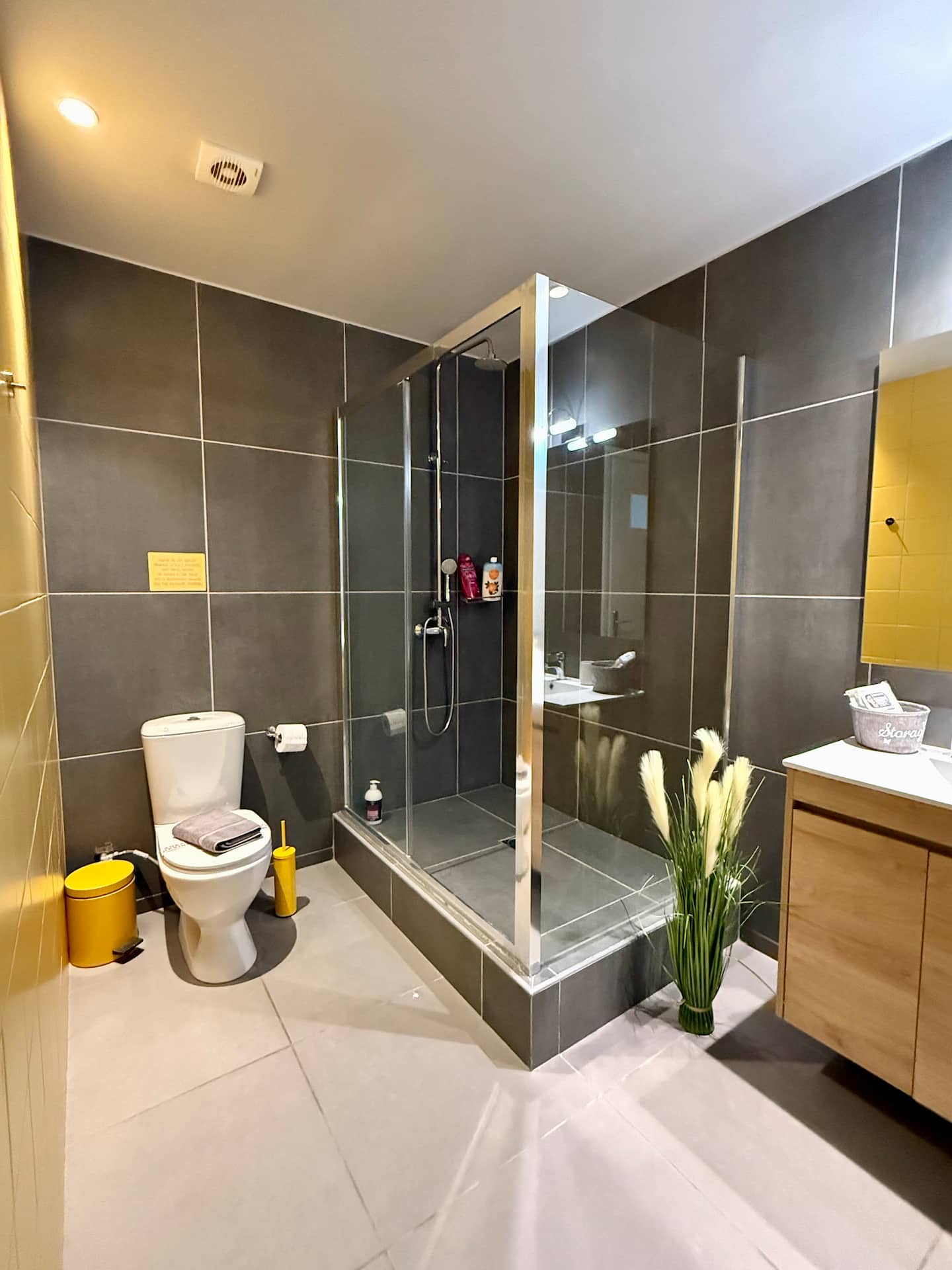 Spacious Apartment | Heart of Athens photo 13