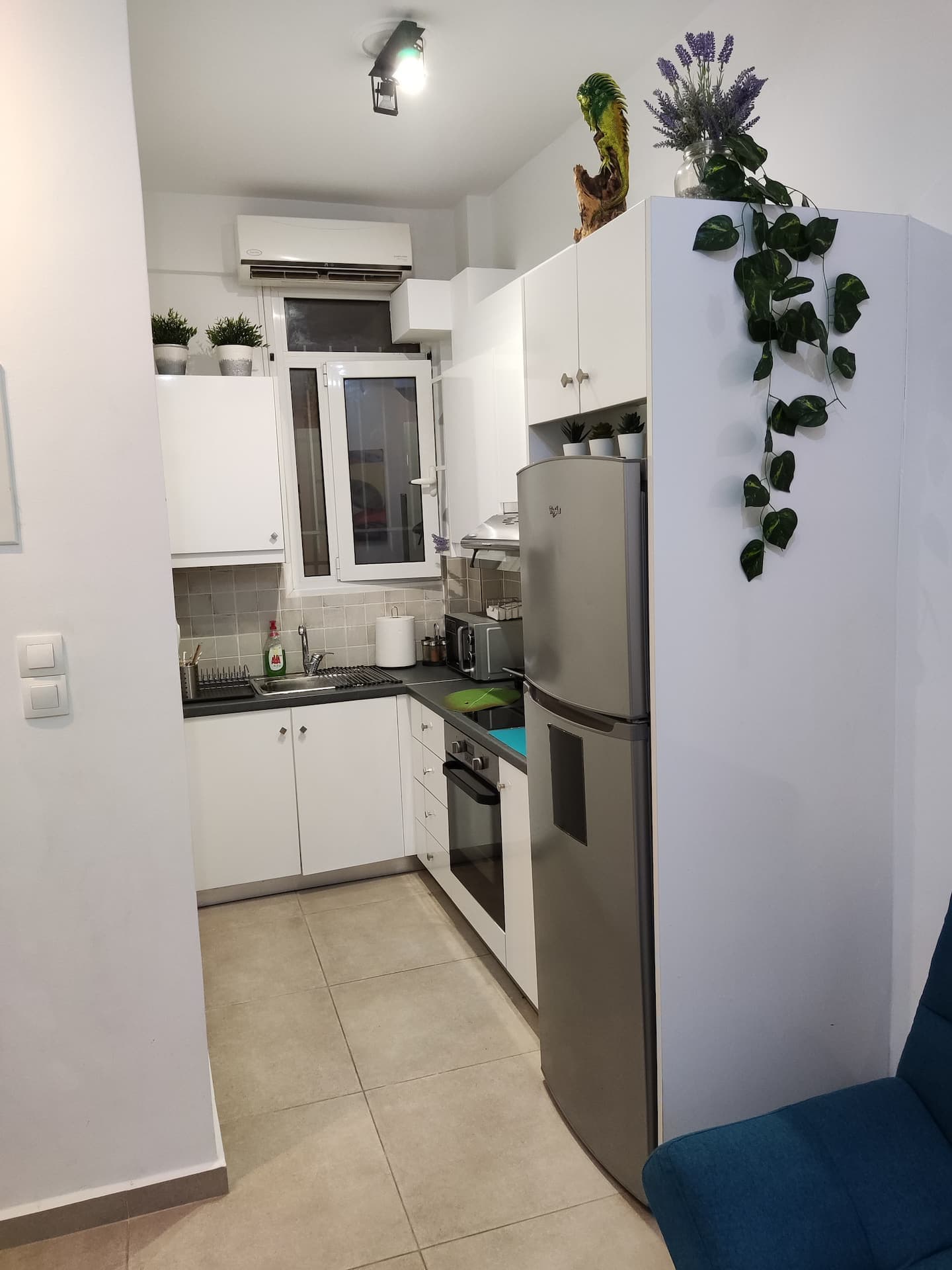 Modern Charm: Stylish Apartment in Central Athens photo 14