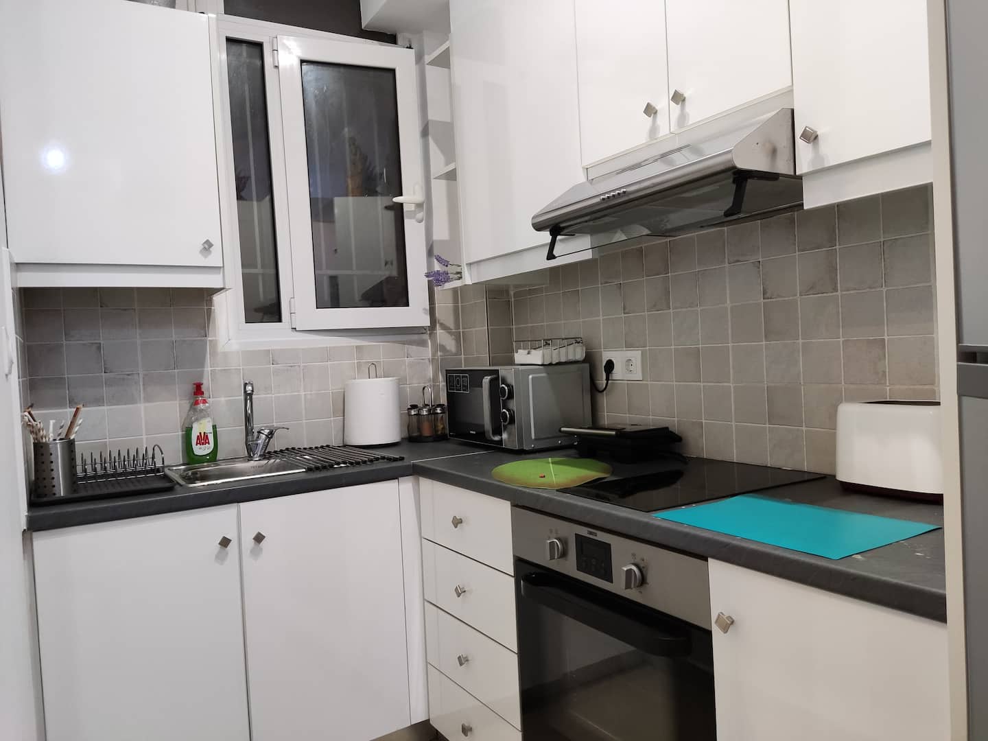 Modern Charm: Stylish Apartment in Central Athens photo 15