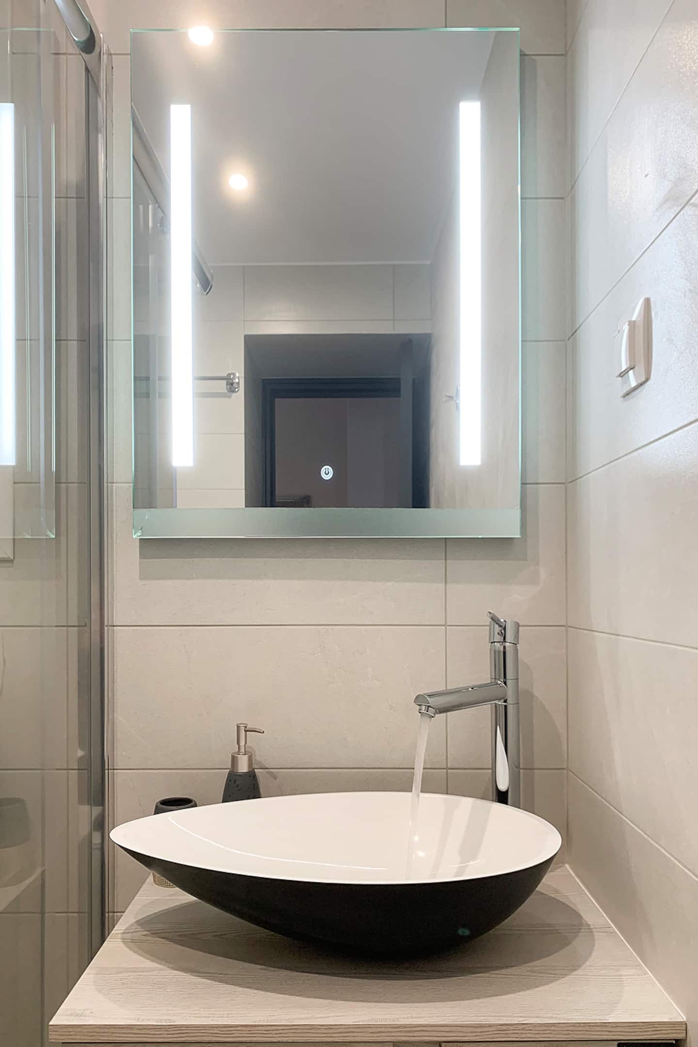 Luxury Elegance in City Center photo 8