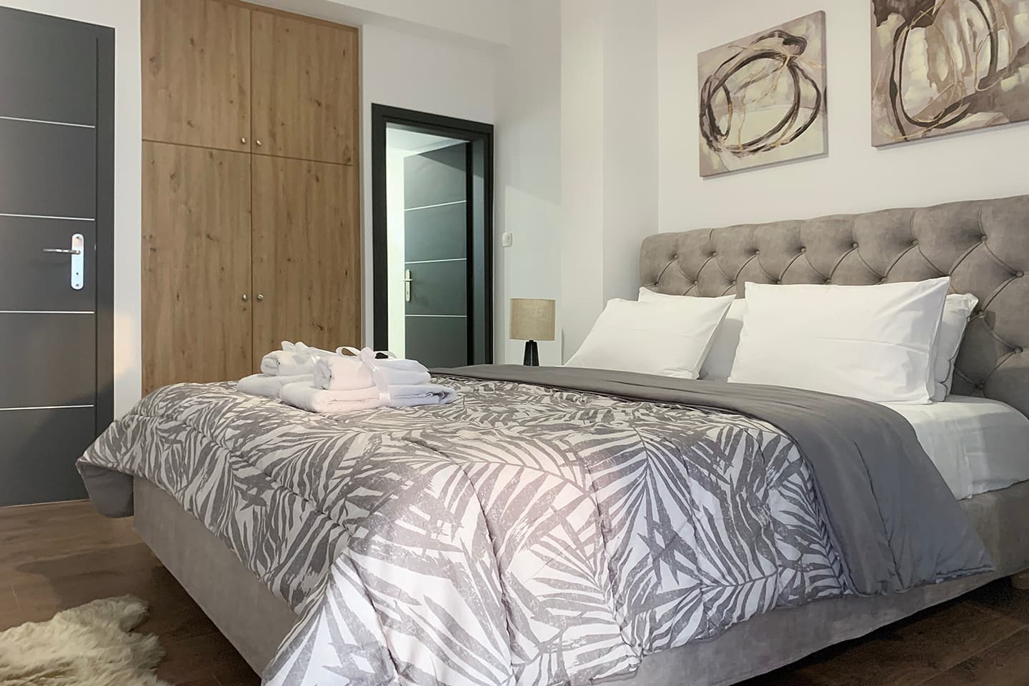 Luxury Elegance in City Center photo 12